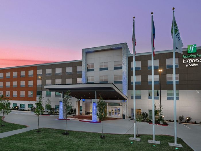Exterior of Holiday Inn Express & Suites Bryan – College Station at 3041 Plaza Centre Court